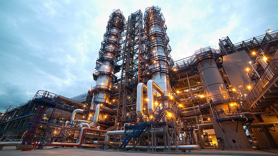 Transition to Green: Global Oil Refining May Shrink by 20% by 2035