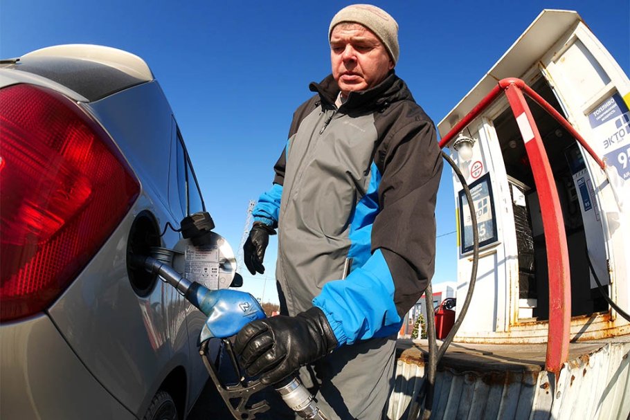 Gas Prices Rise Despite Record Payouts to Oil Companies. Gas Station Situation - RG Review
